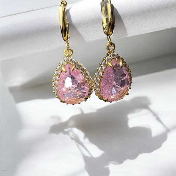 Pink Crackle Crystal Huggie Earrings NEW - Picture 2 of 8